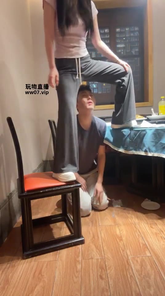婉纱Sama 出来吃饭遇到狗了