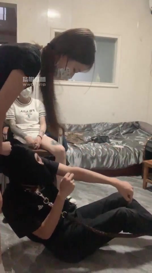 女生也能很暴力 被纹身女神爆虐