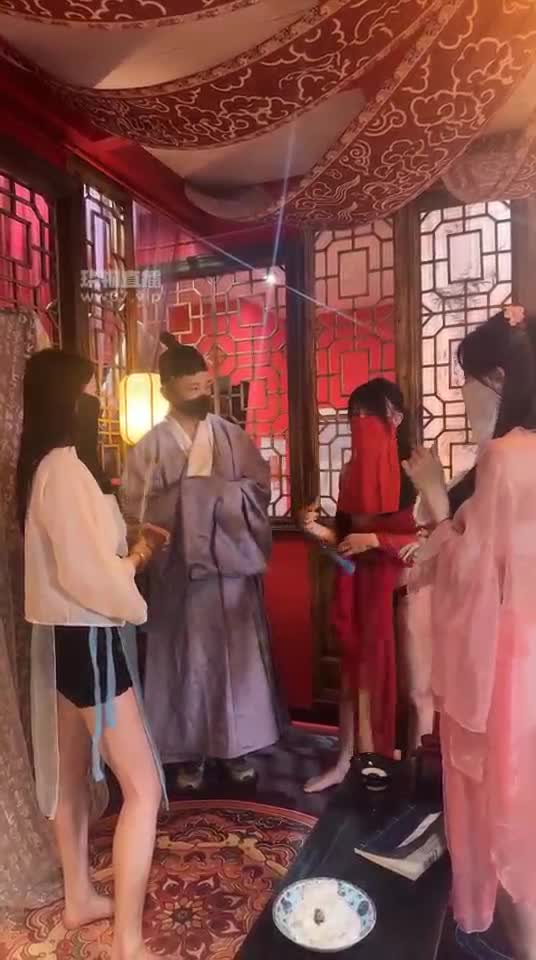 伊晨 剧情 三妖狐调教落魄书生