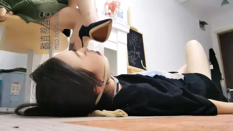 v