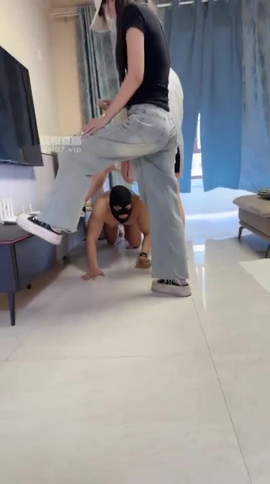 黑龙江的深情 姐妹们的刷鞋水羞辱