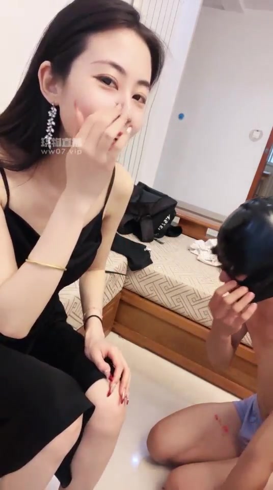 小格 暴打贱狗
