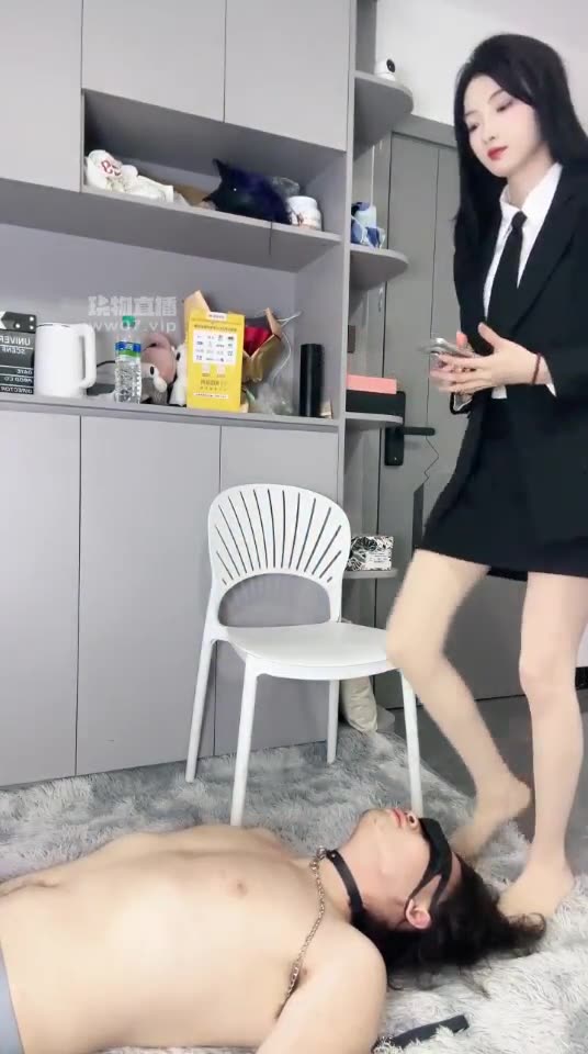 千千 调教 圣水 踩踏跳舞场