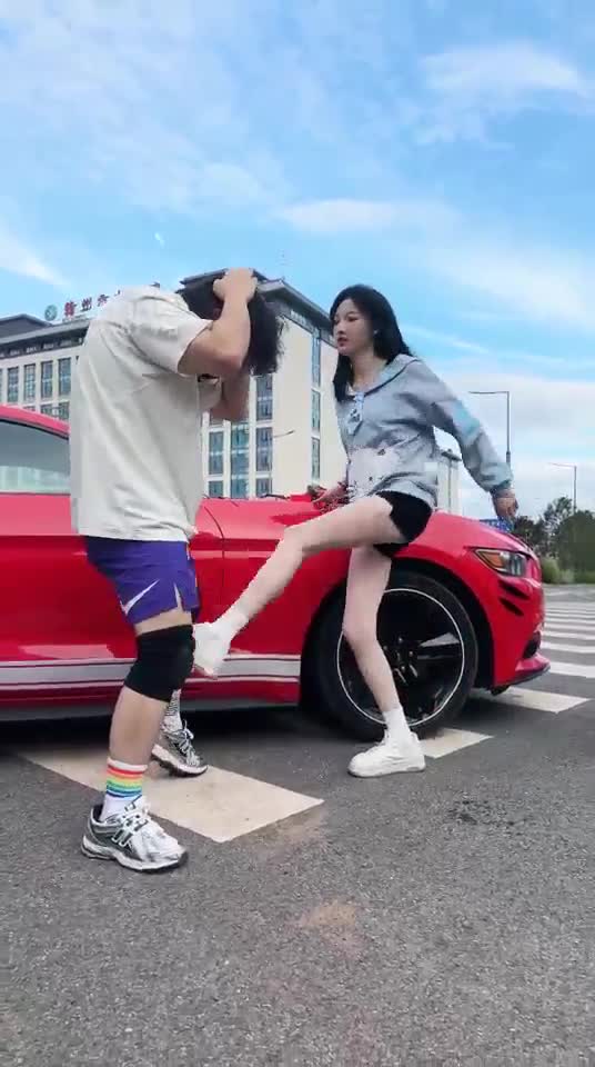 千千 户外调教 十字路口