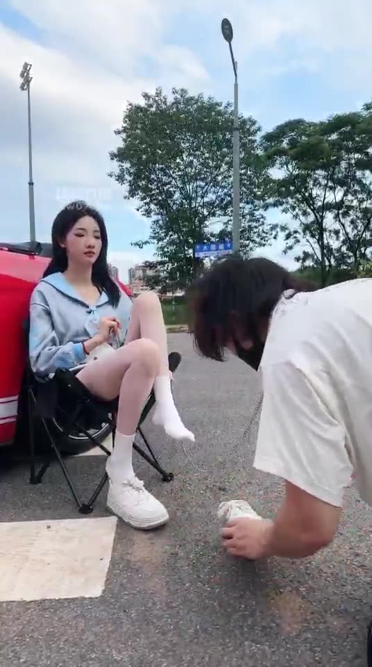 千千 户外调教 十字路口