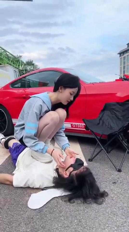 千千 户外调教 十字路口