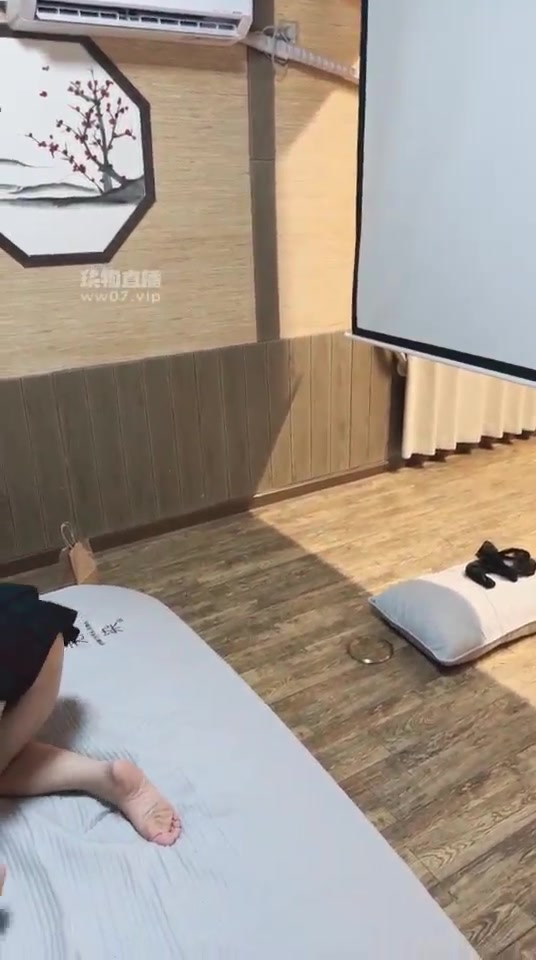 烟烟 偷窥的母畜主动求靠