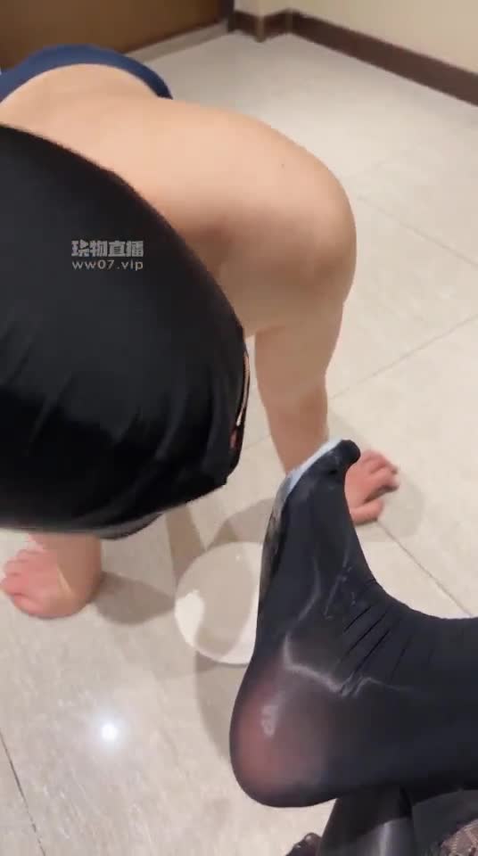 宅女 脚喂食