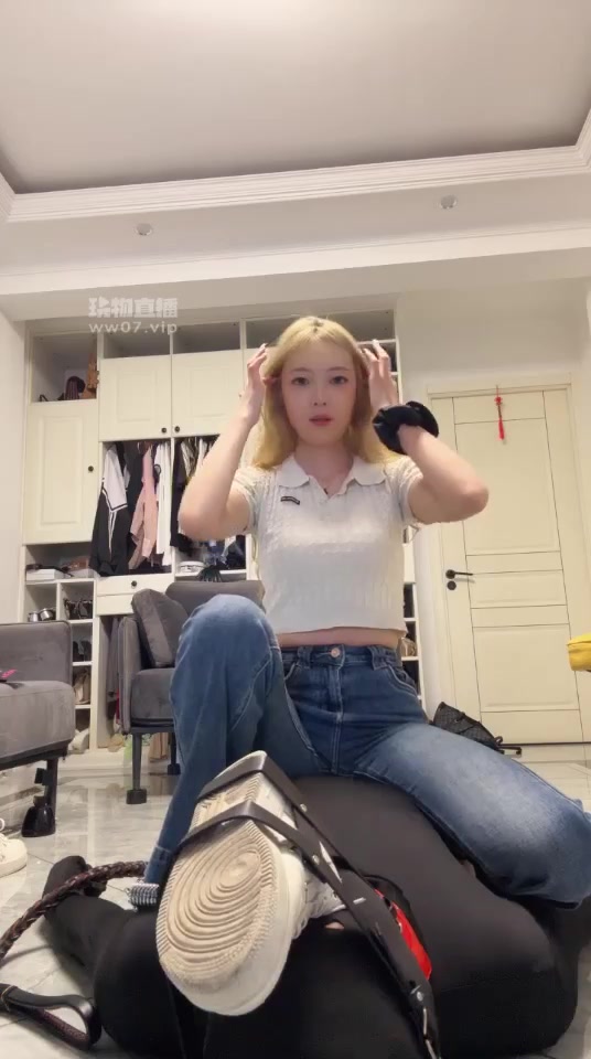 酒鸽 调教 高跟鞋深喉 骑马钻胯