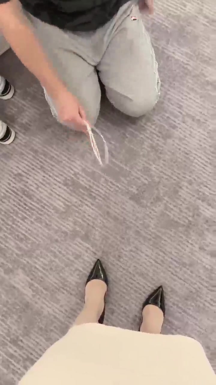 v