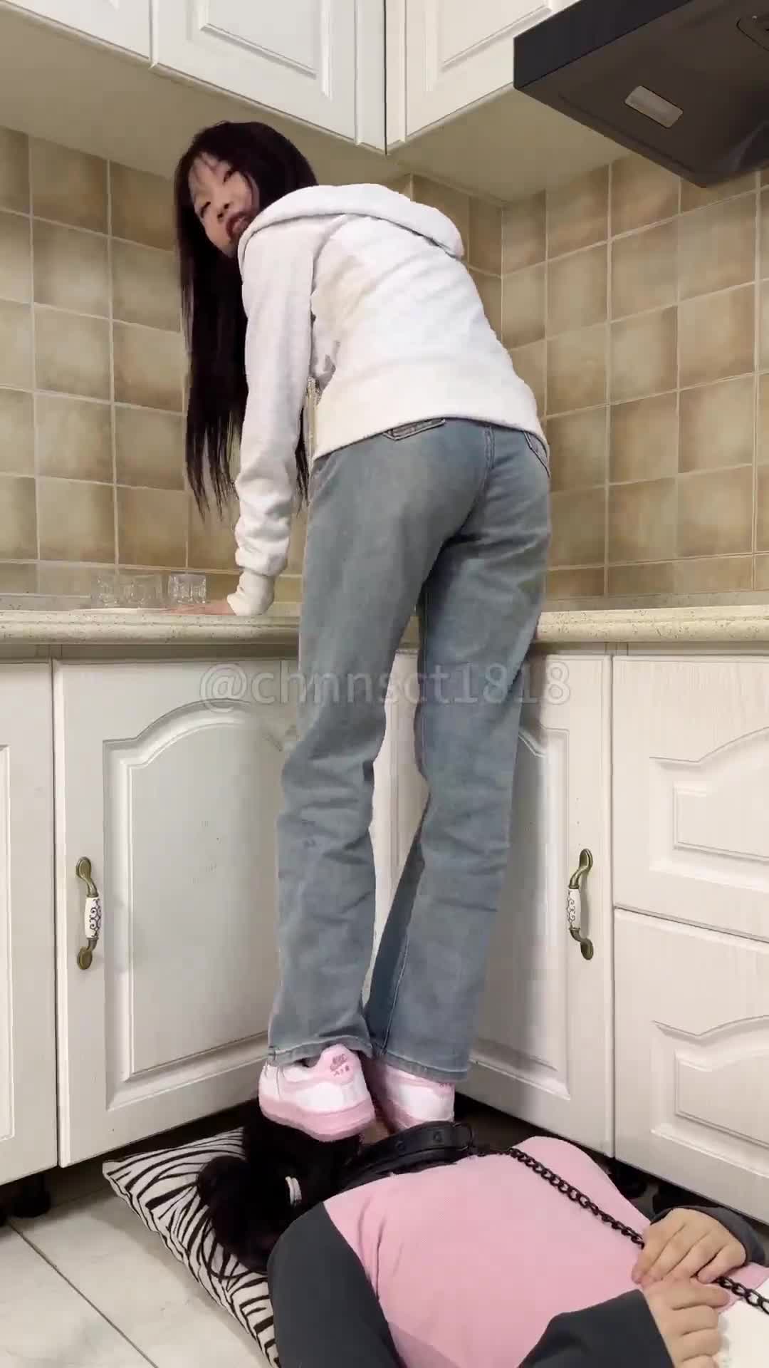v