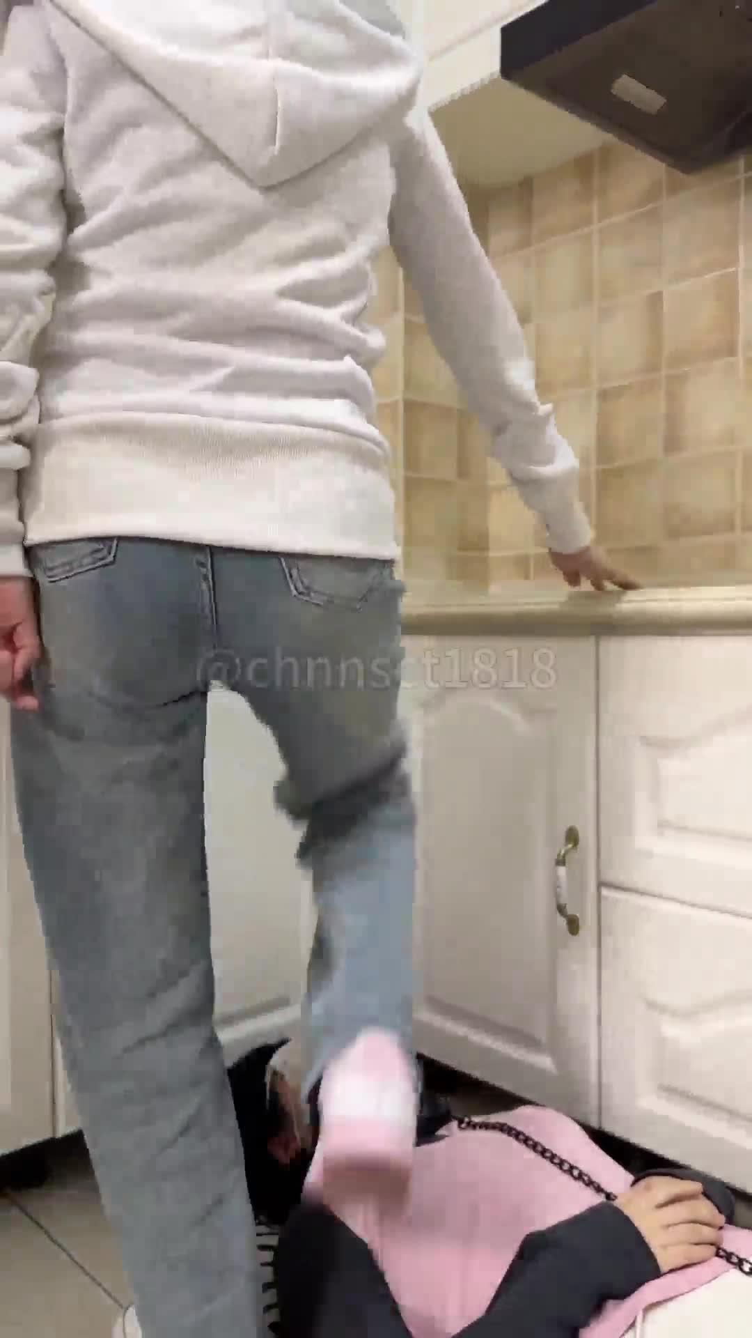 v