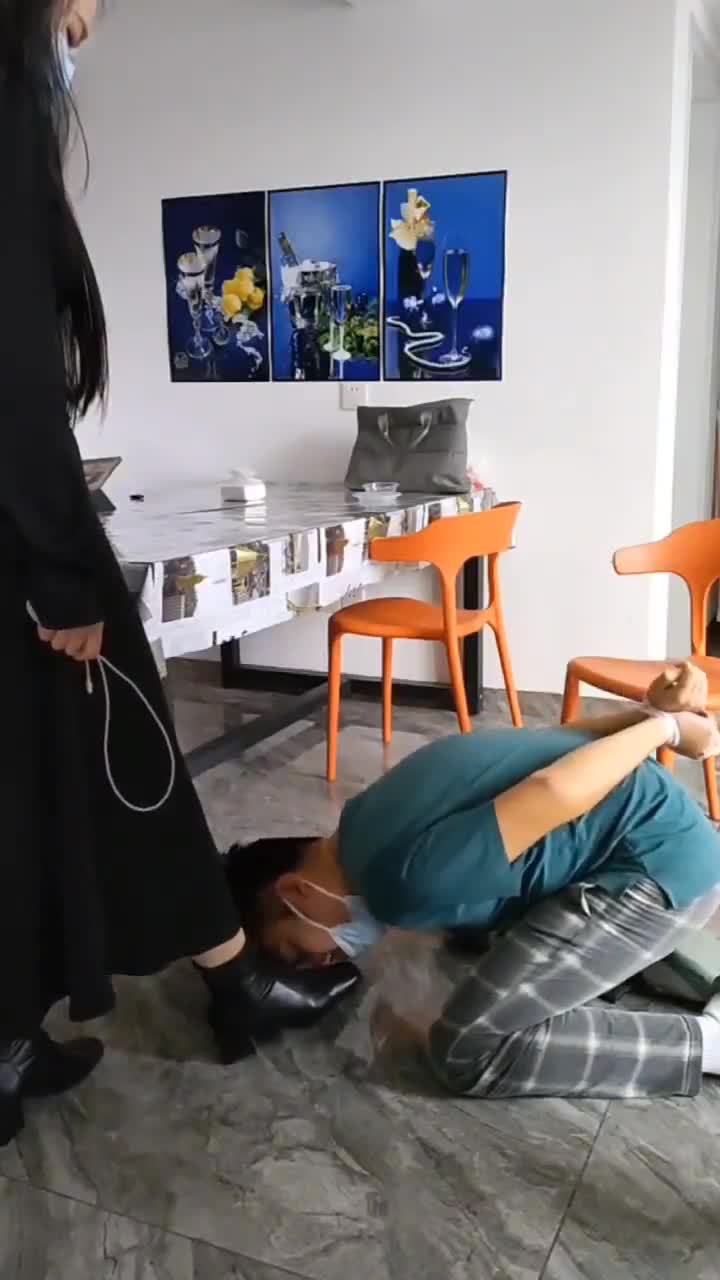v