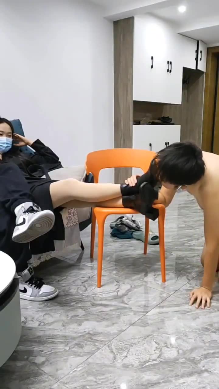 v