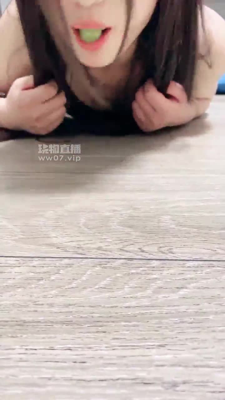 南烟 喂食 女奴