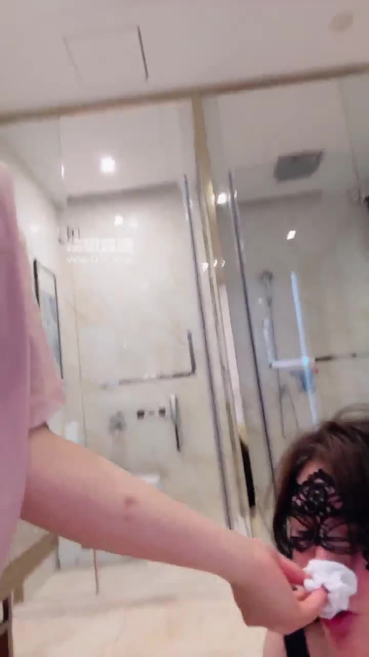 妮蔻 调教母狗 踩深喉船袜 裸足插嘴吐2