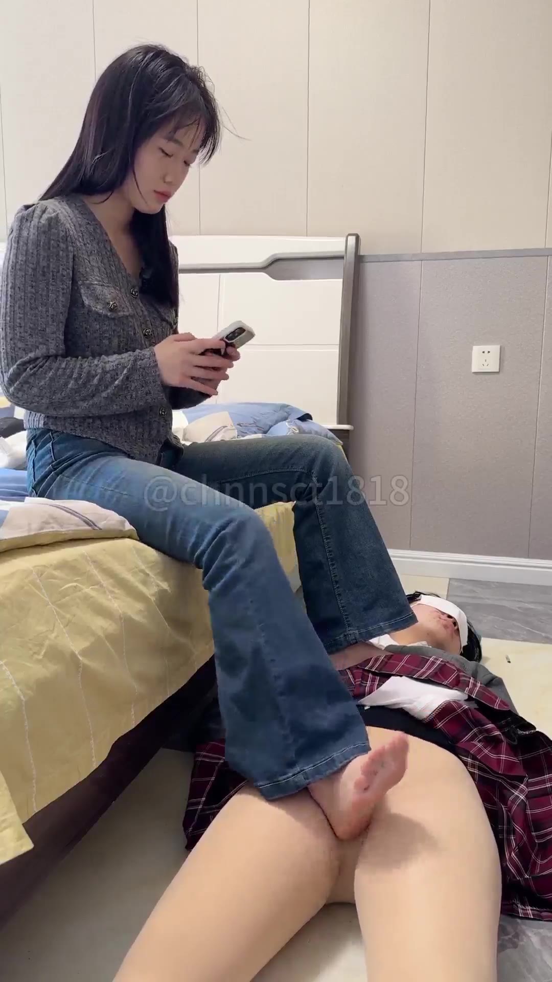 同好共享 精神小妹 虐女奴 舔脚 踩脸 黄金