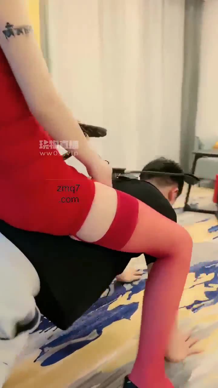 简一 恋足遛狗耳光