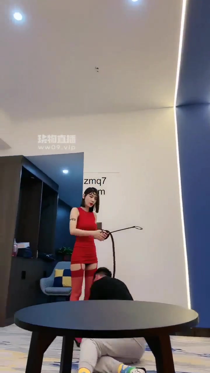 简一 恋足遛狗耳光