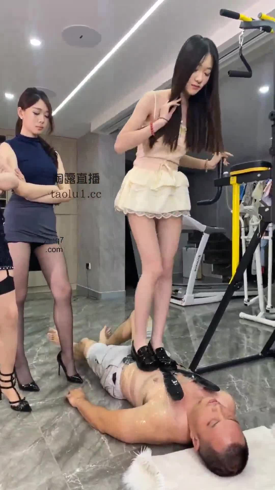 银儿 高跟钻洞