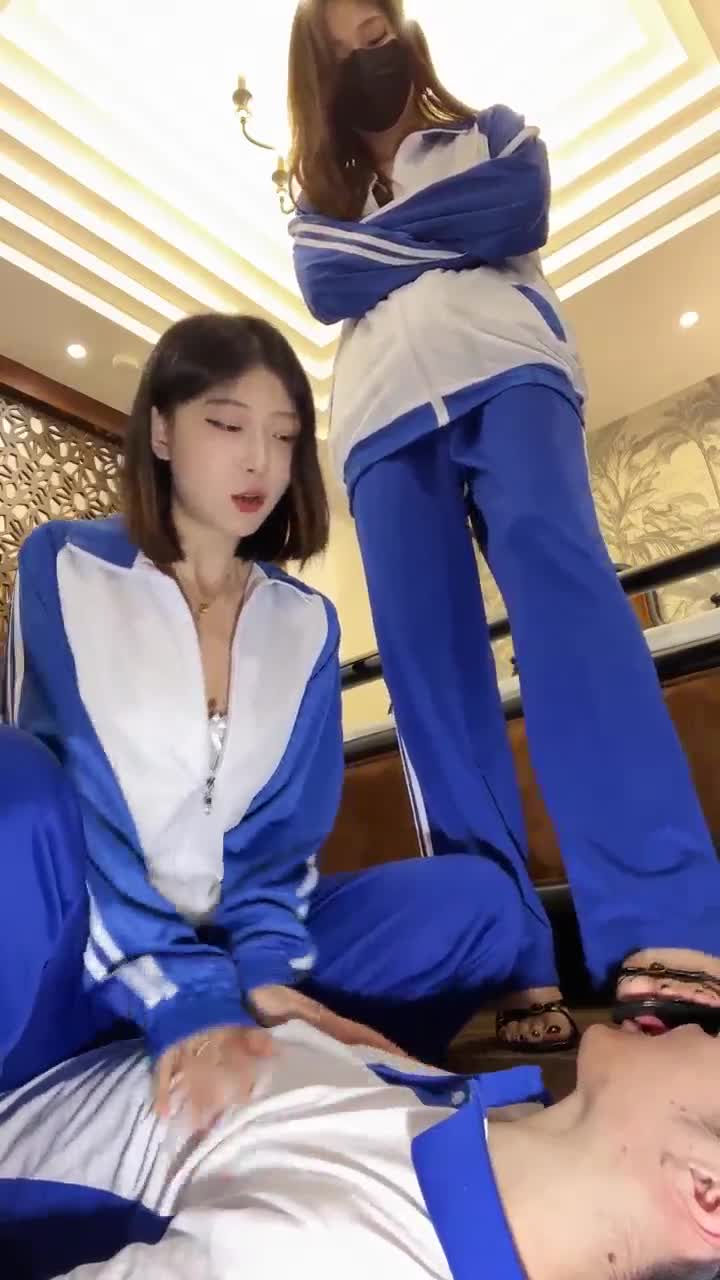 佳佳 带小x玩弟弟