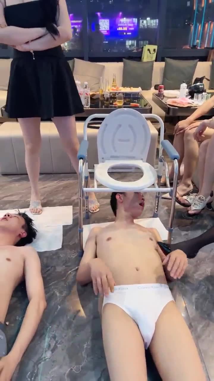 冰月 KTV群调十个女王虐狗