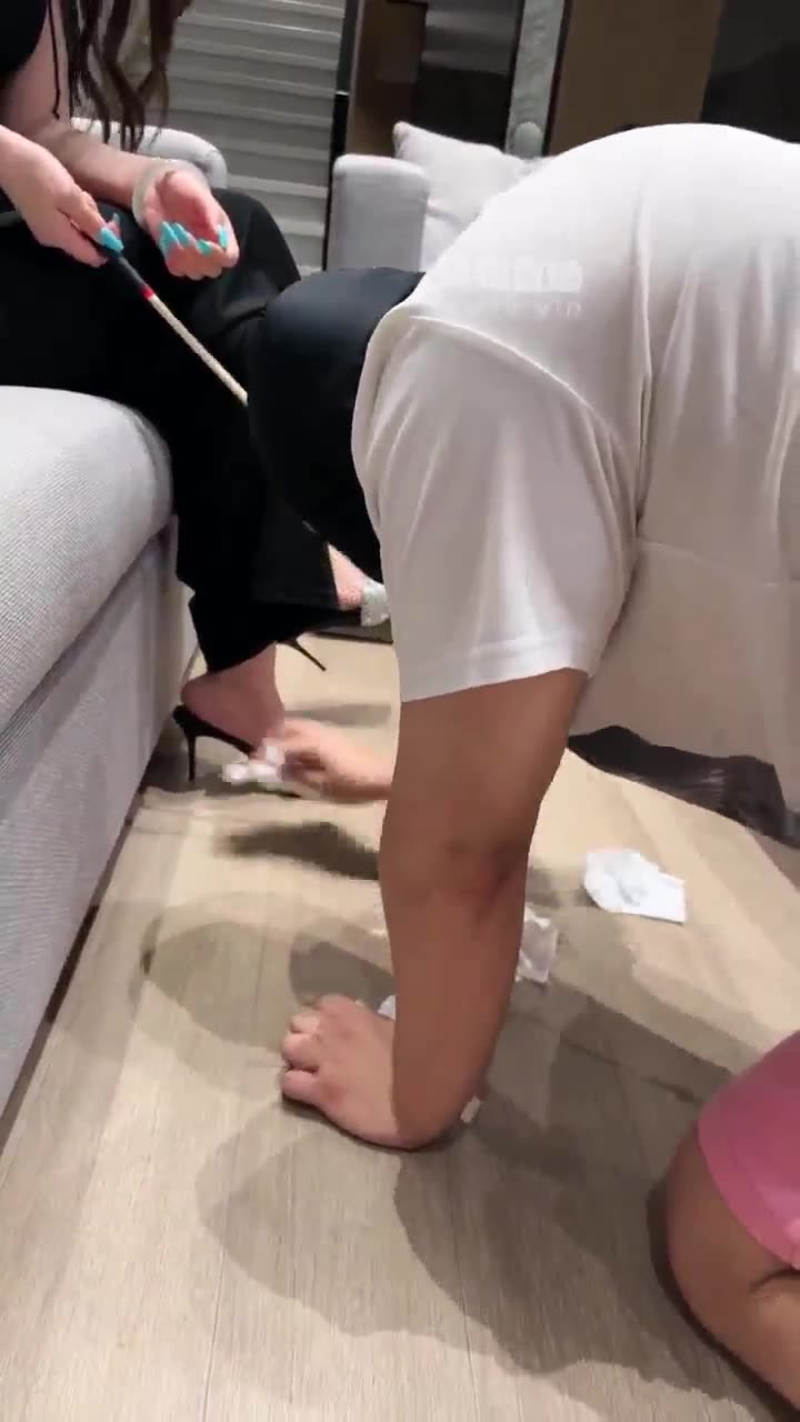 阿芙乐尔 调教家奴喂食