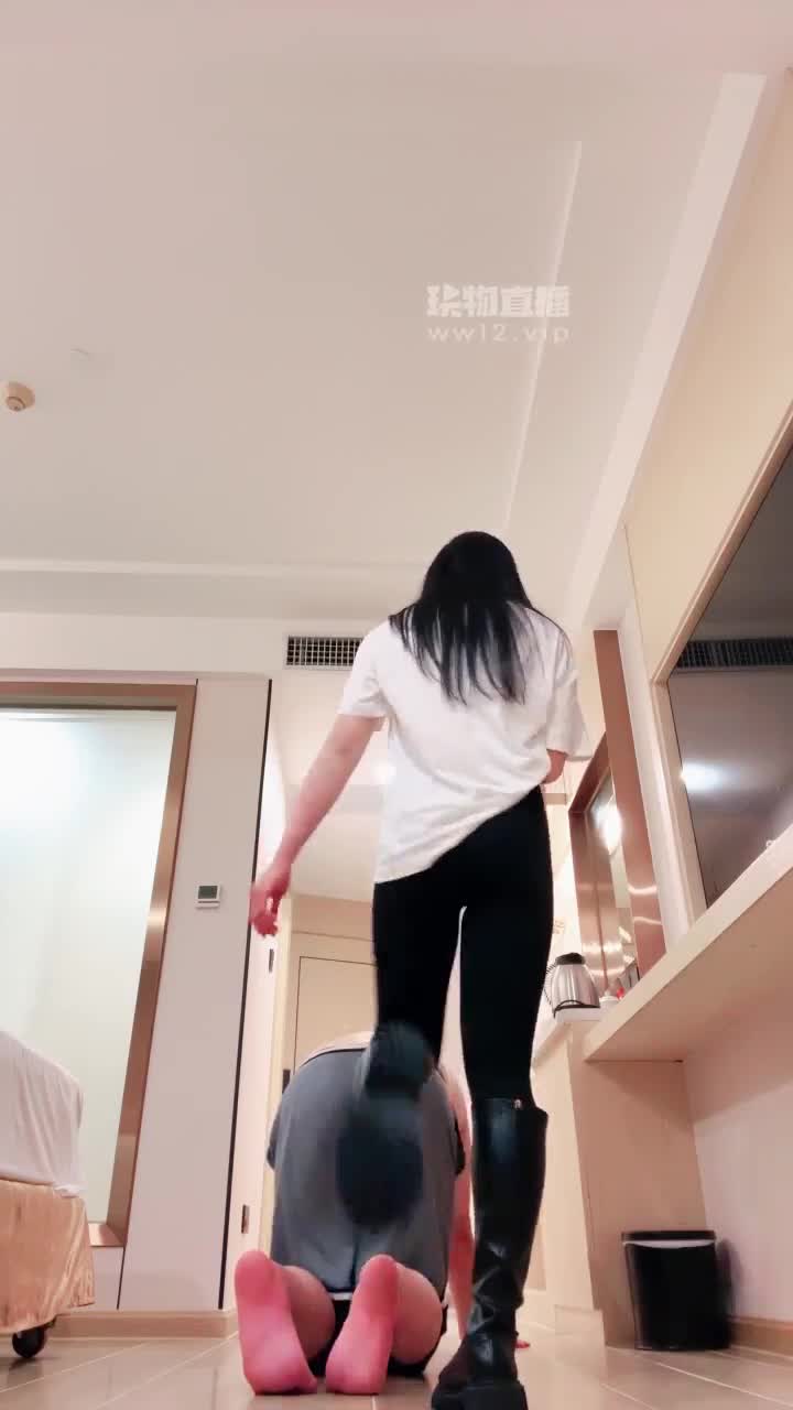 妮蔻 原味脚丫 臭袜 坐脸