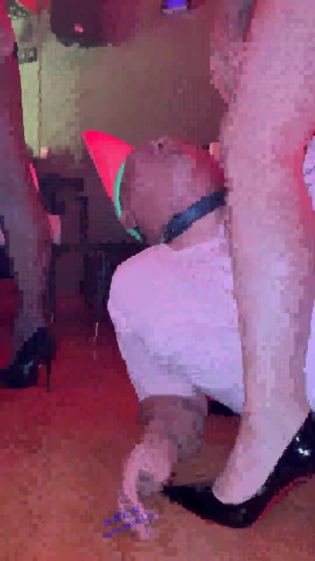 冷兮 酒吧带小奴来调教