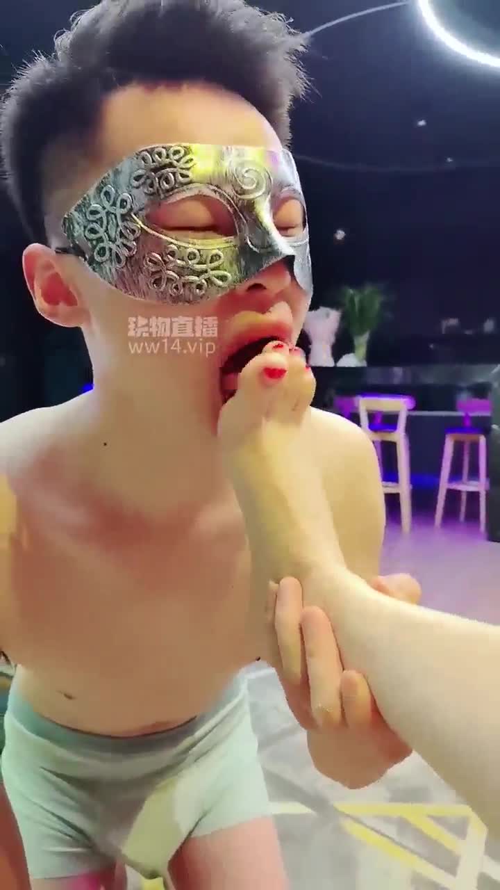 成怡小姨 双女主调教舔狗学生