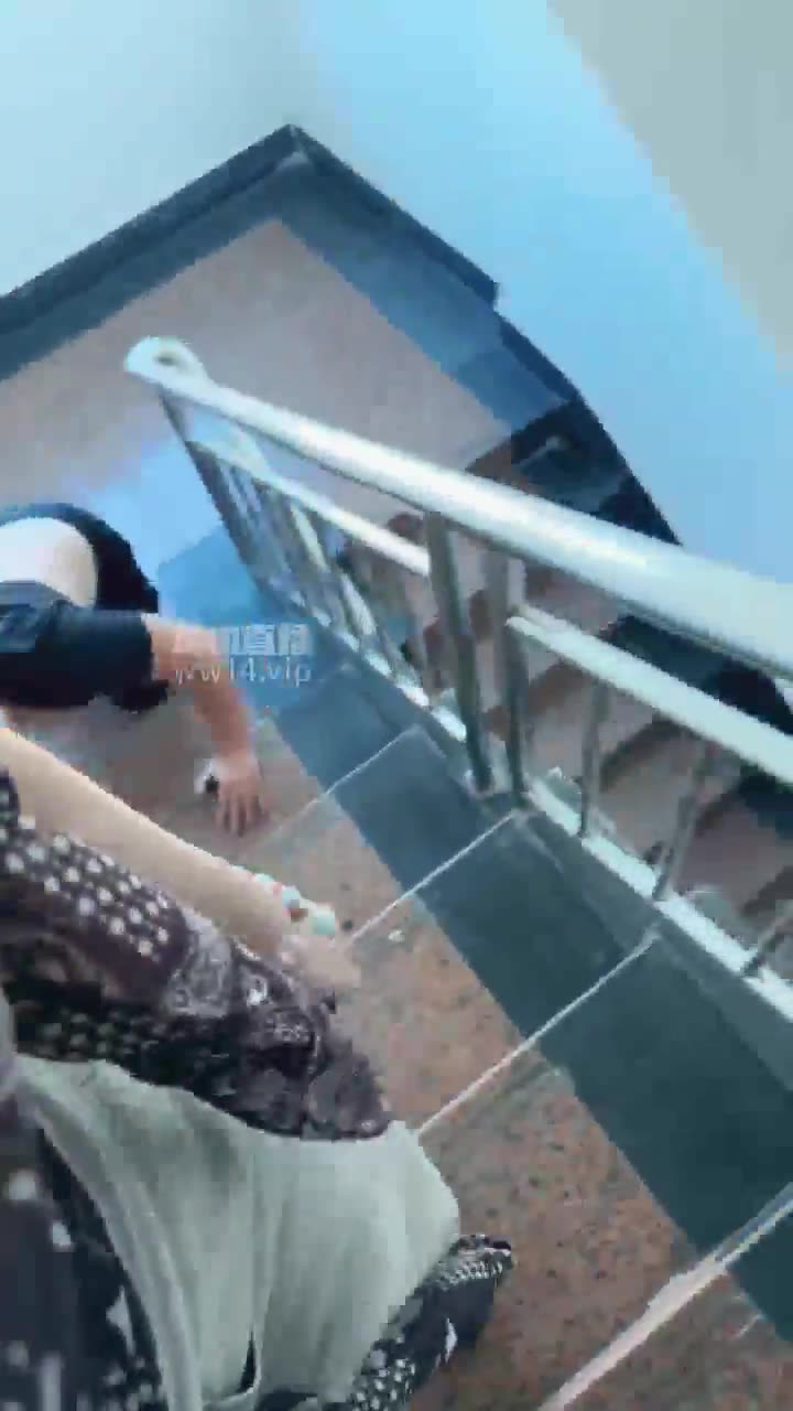 凤主大大 公寓楼楼道调教