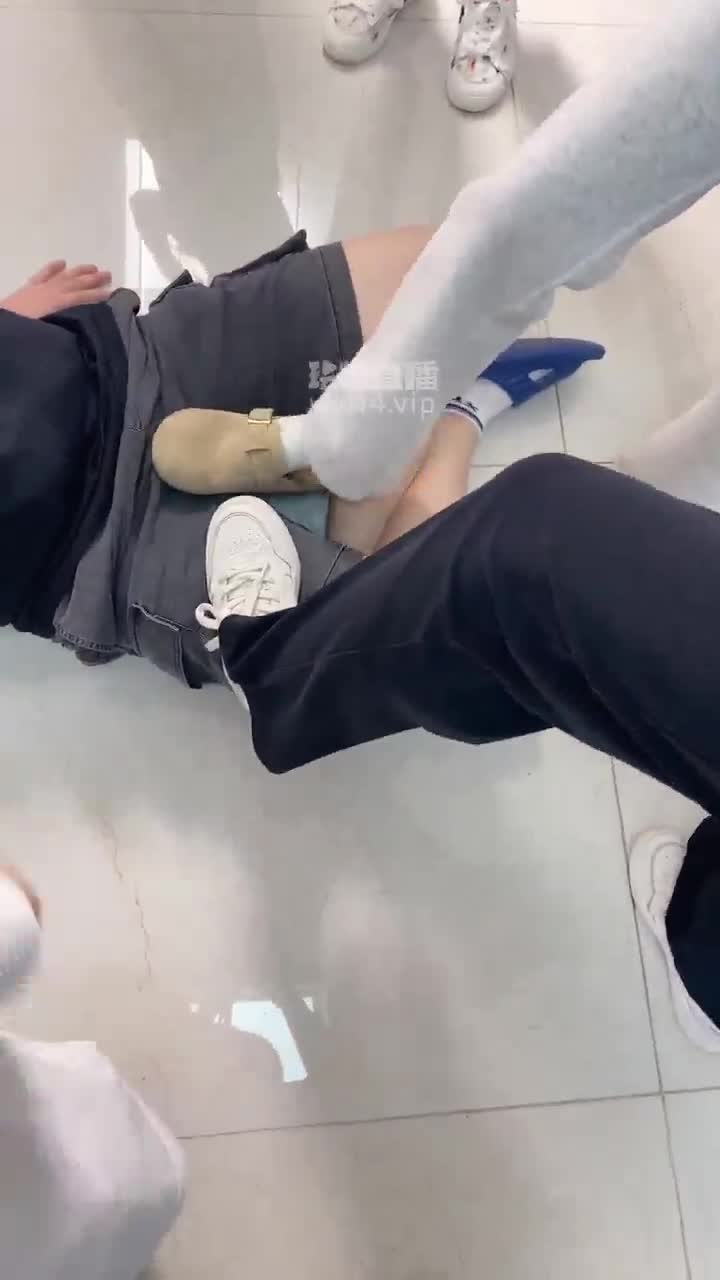 足彩馆 群素人坐脸口水