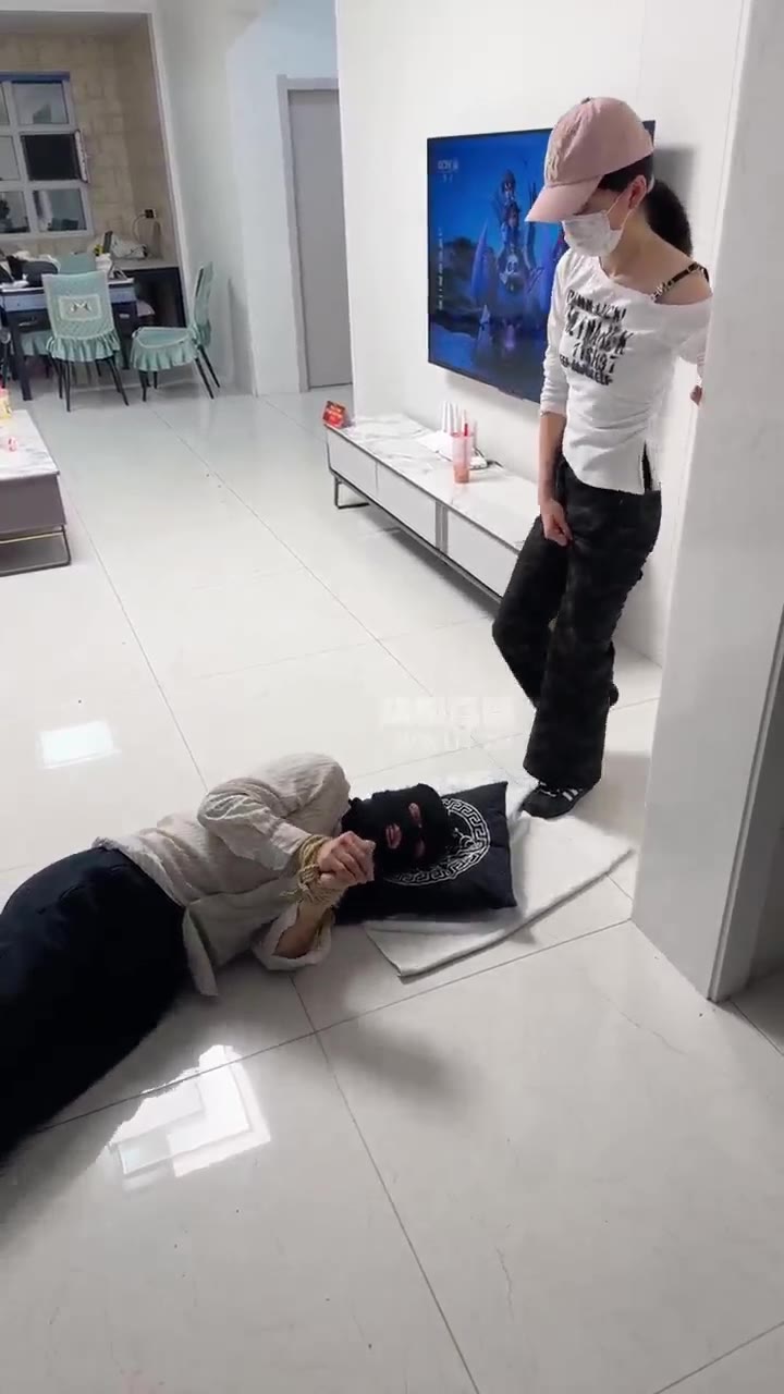 足彩馆 来自女m的暴力