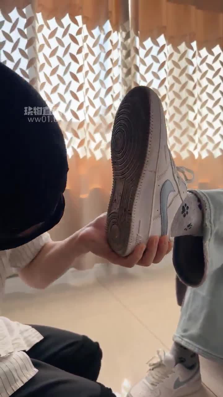 足彩馆 176双S 学生妹胯下辱 舔脏鞋白袜