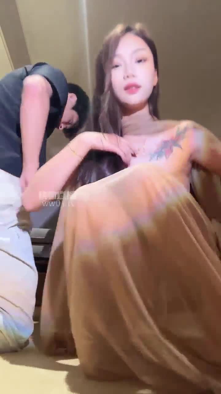 万万 调教 脚喂食 裸足舔脚口水喂耳光肆意打