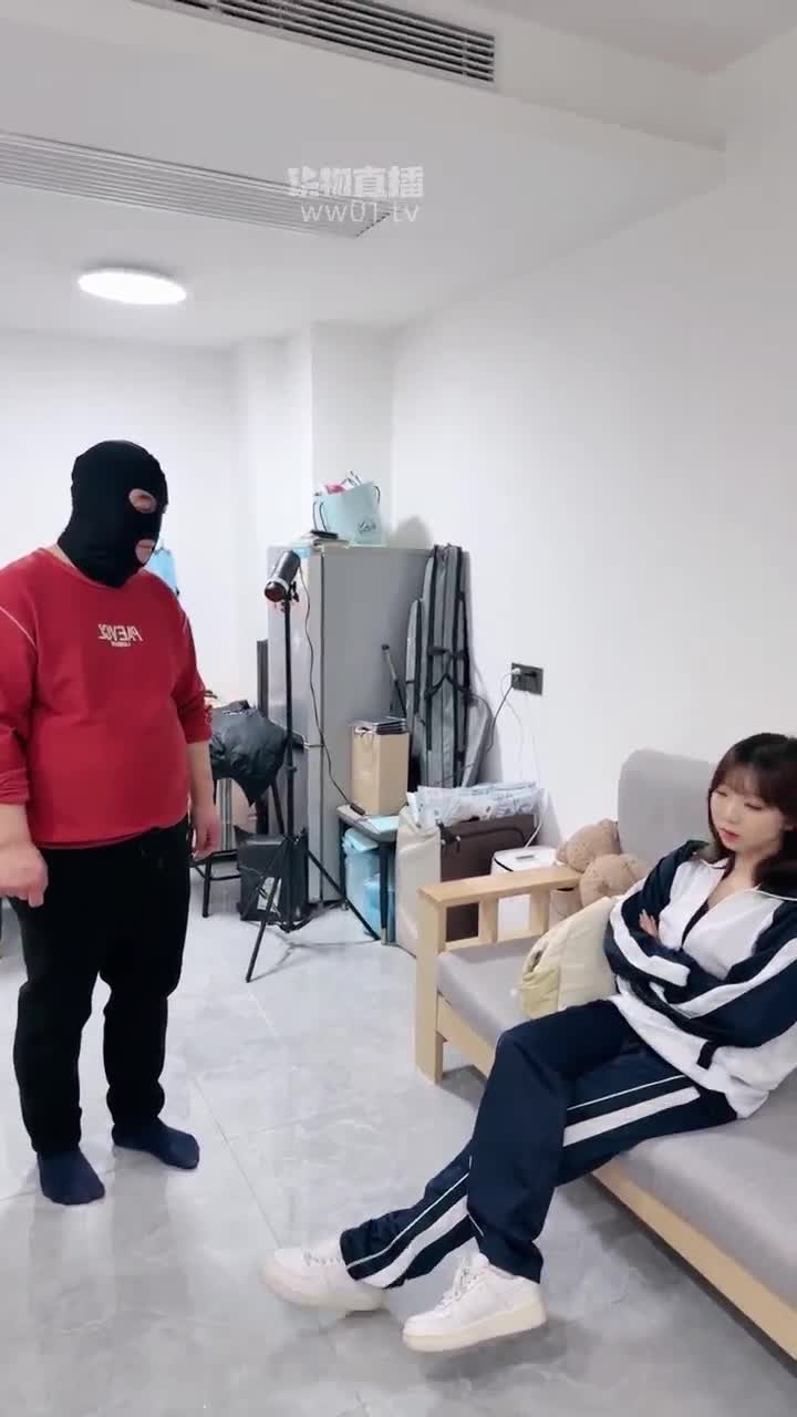奈米 剧情 学生租客调房东走廊遛狗