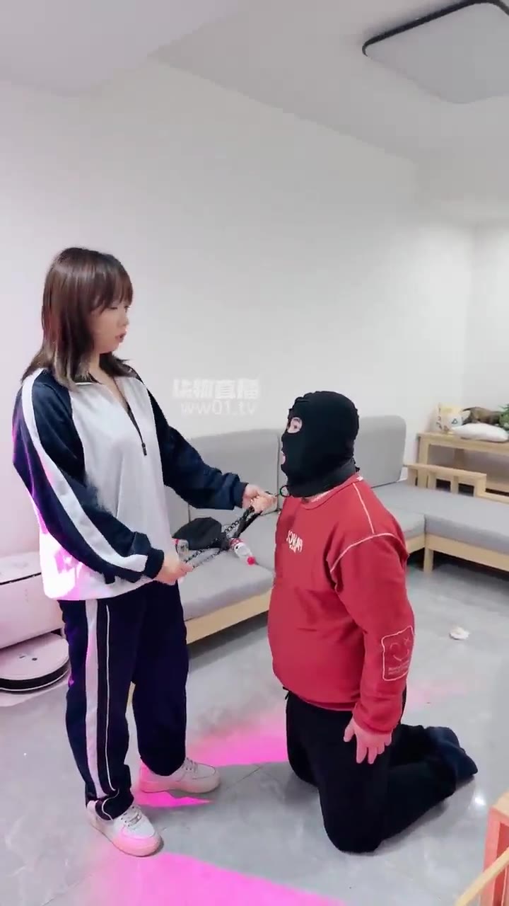 奈米 剧情 学生租客调房东走廊遛狗