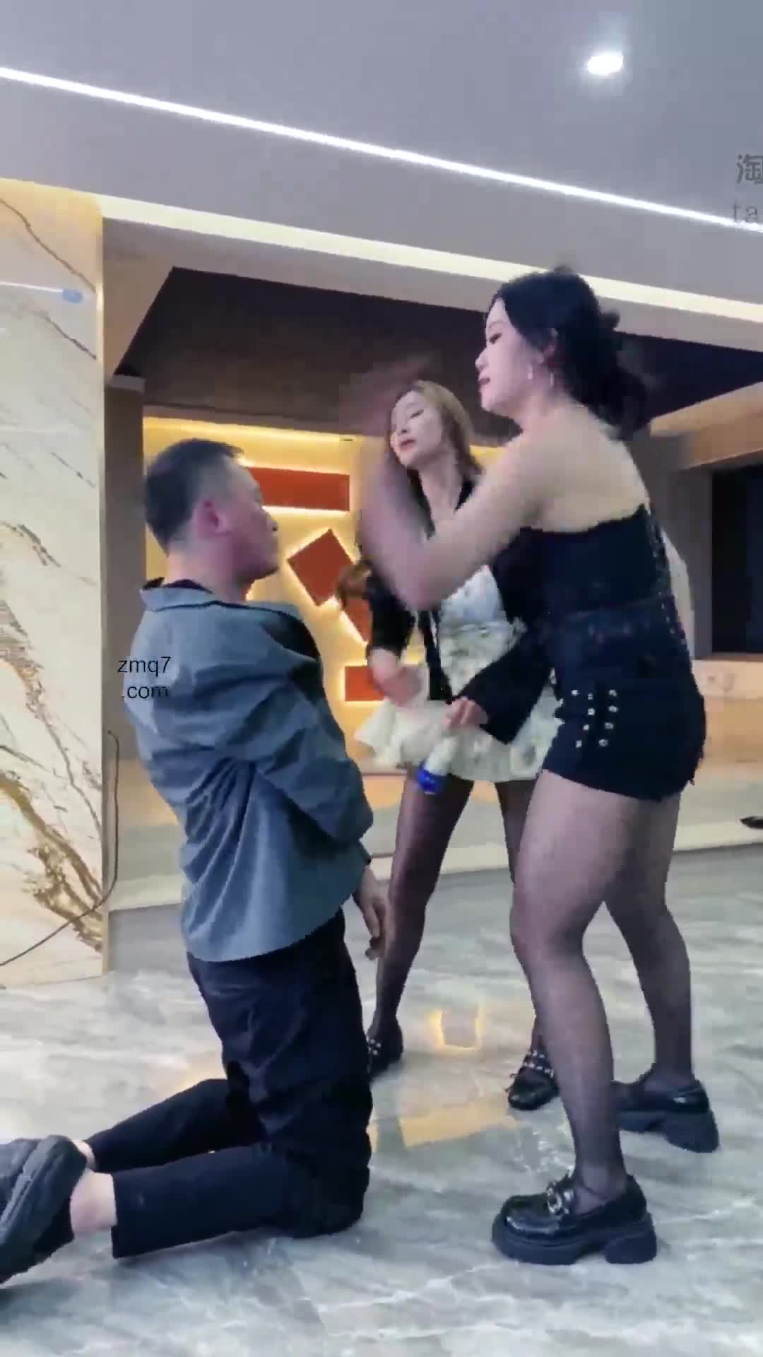 麋鹿银儿 冰冰和一勾 暴打
