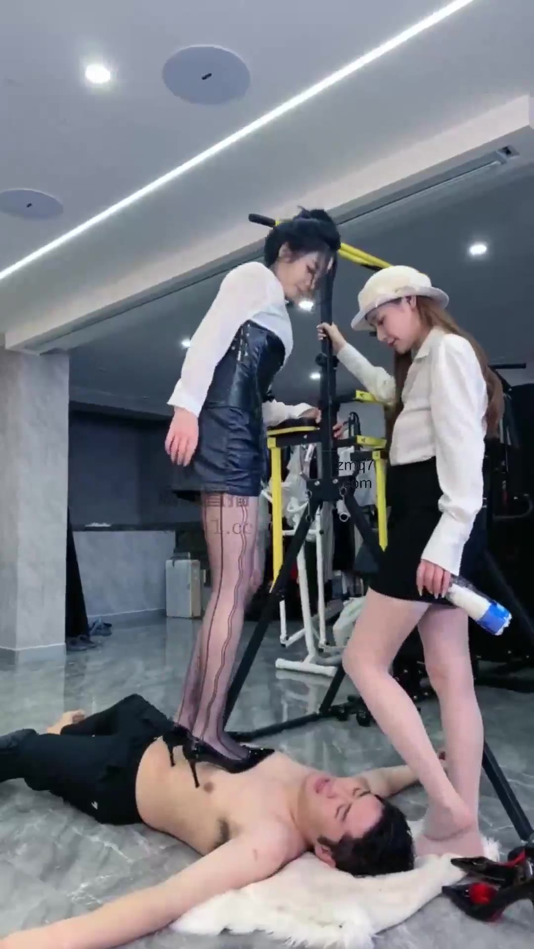 银儿 双主跑步机骑马 高跟踩踏