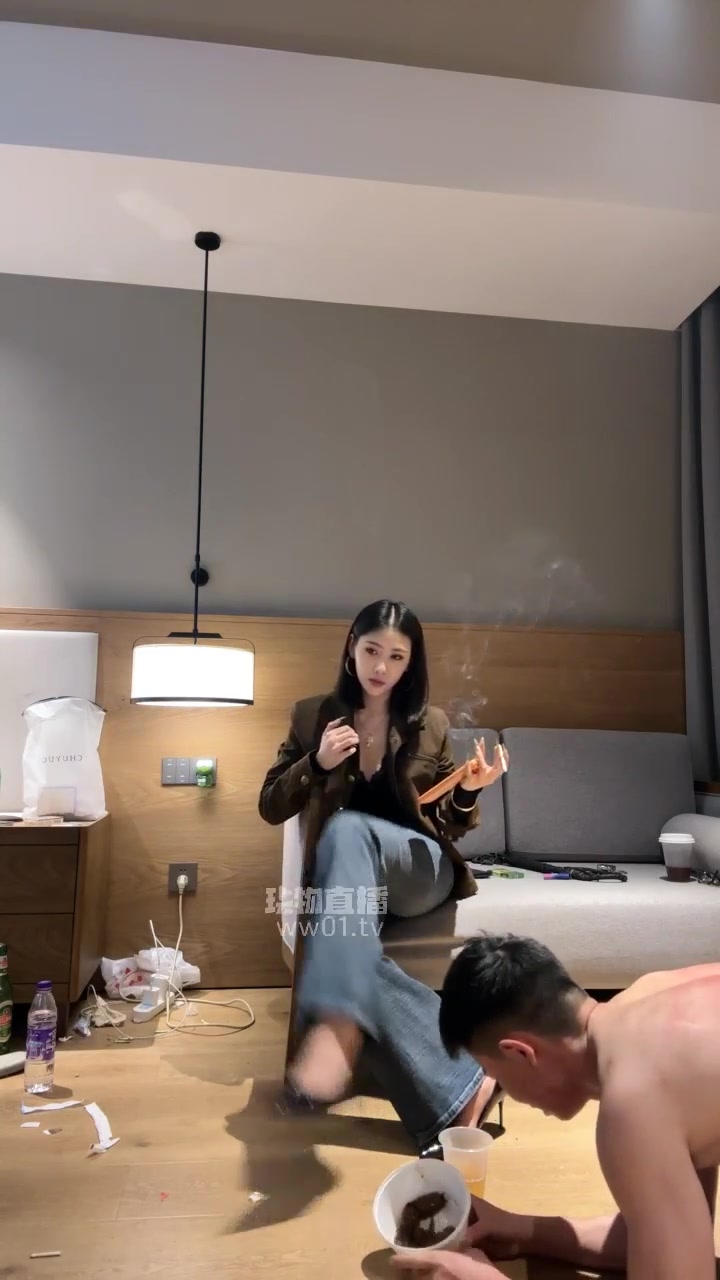 史珍香 被苏御大人超狠鞭打喂食黄金圣水