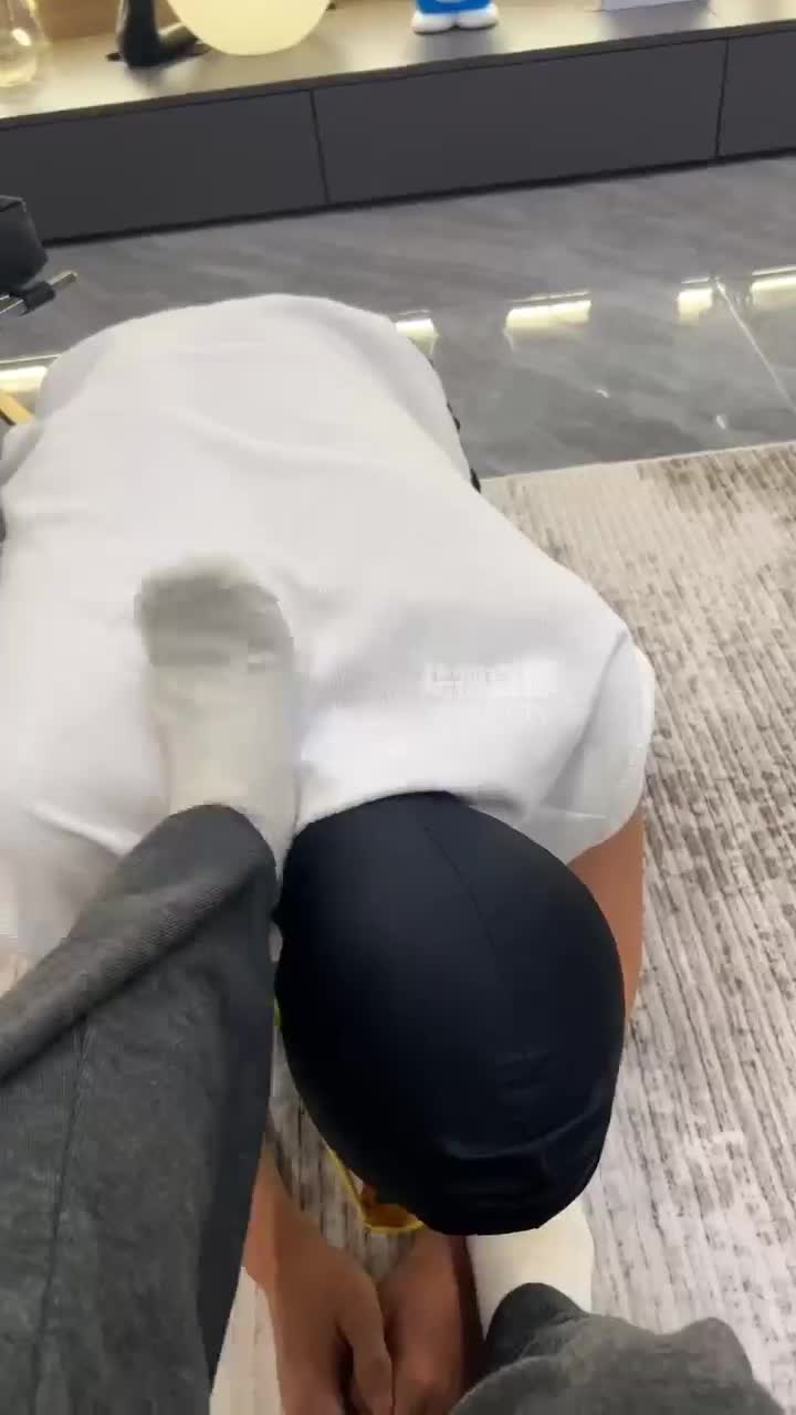 零心 白袜裸足舔脚深喉喝圣水
