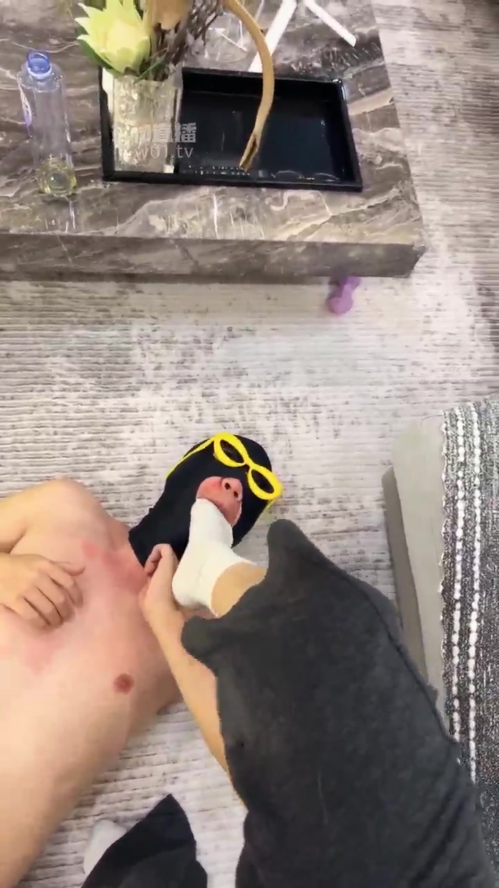 零心 白袜裸足舔脚深喉喝圣水