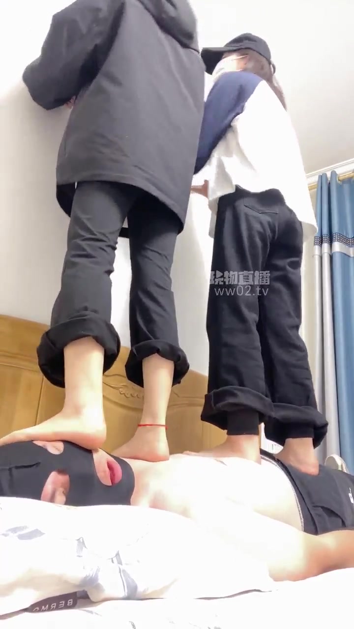 足彩馆 双素人超重口原味舔脚 踩踏