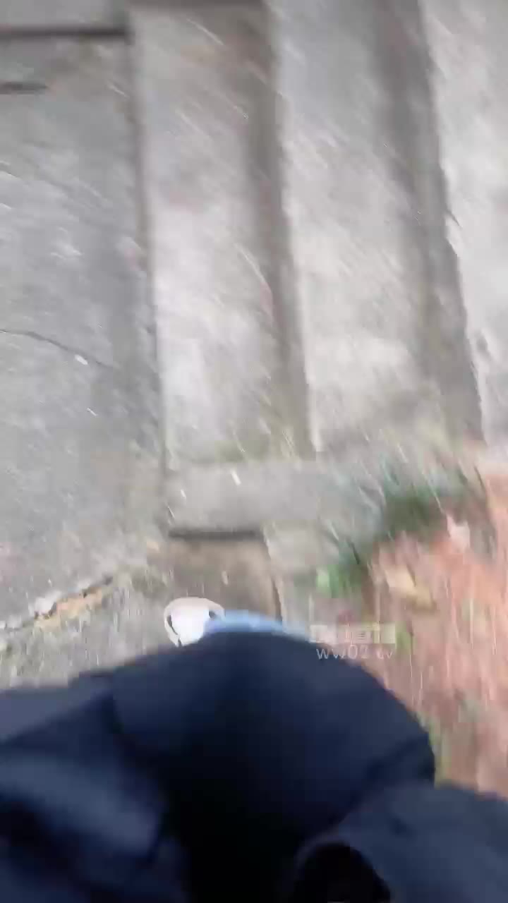 七七小主 户外爬山开发 双女主吐口水闻脚