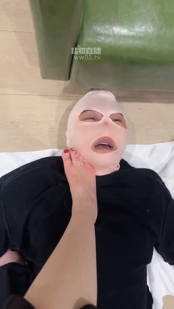 冉冉 插半只脚裸足深喉踩脖窒息专场
