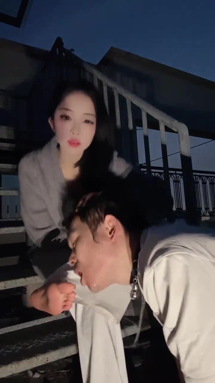 冰月 天台楼道舔脚 浓痰鼻涕圣水喂食羞辱