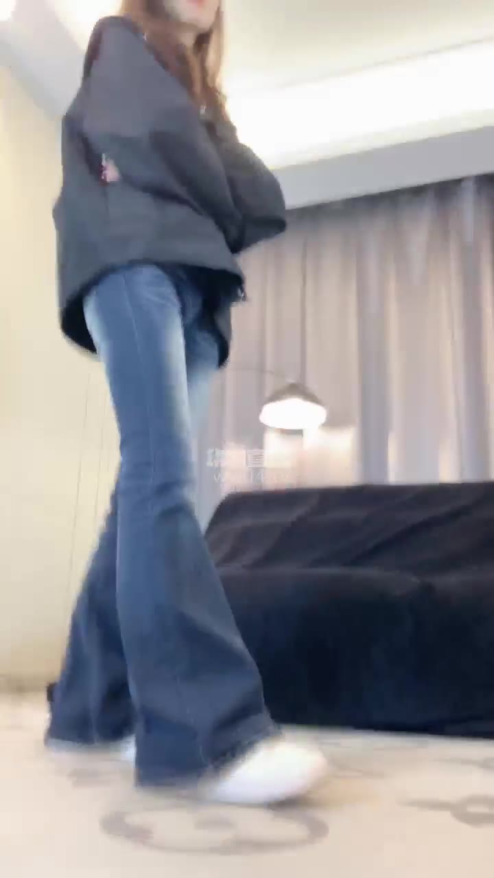 女生也能很暴力 清纯女大暴力虐狗