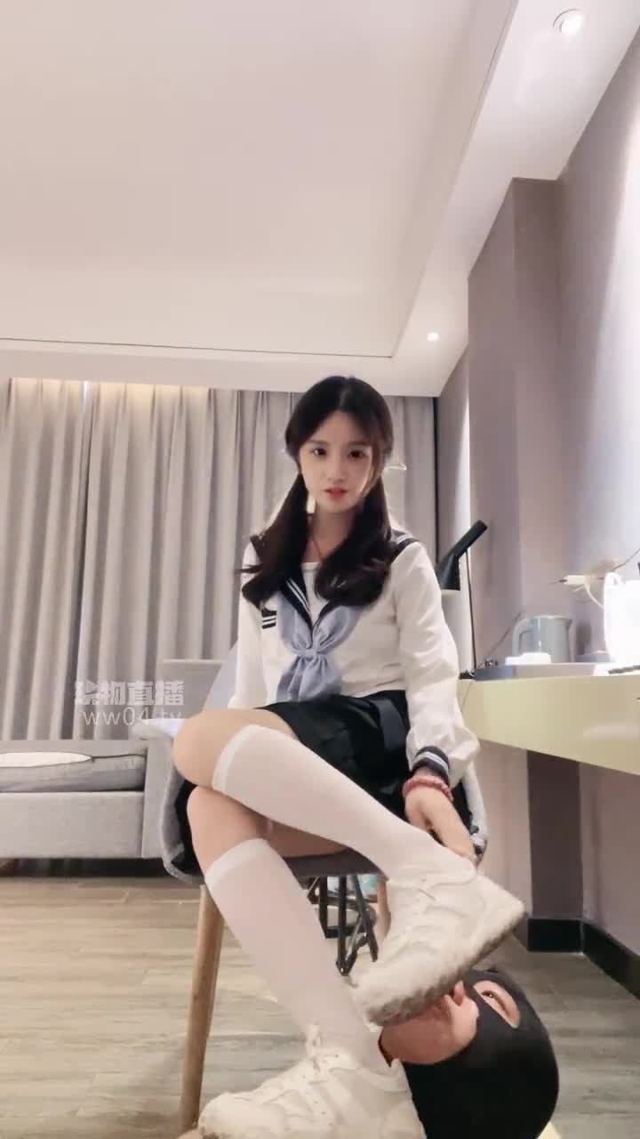 香芋朱朱 jk可爱学生主 除臭闻脚 藤条狠抽 暴打耳光