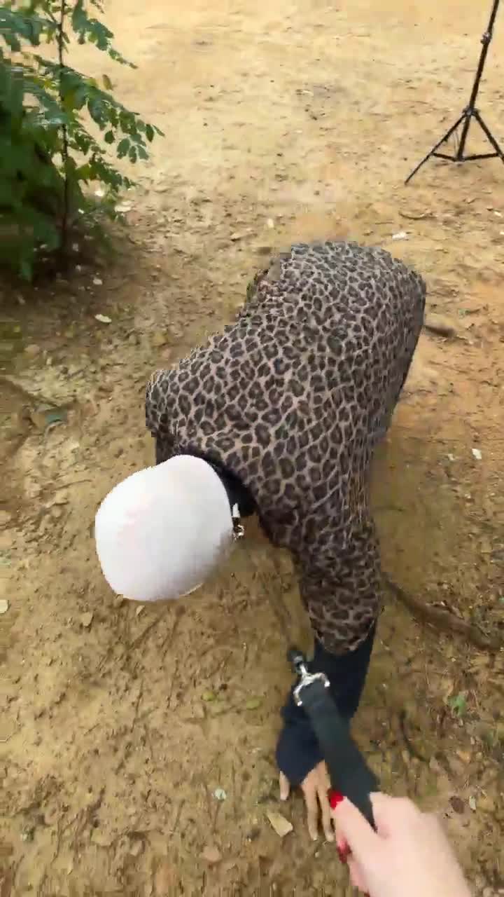 冉冉 户外虐打跳踩鞋底清理