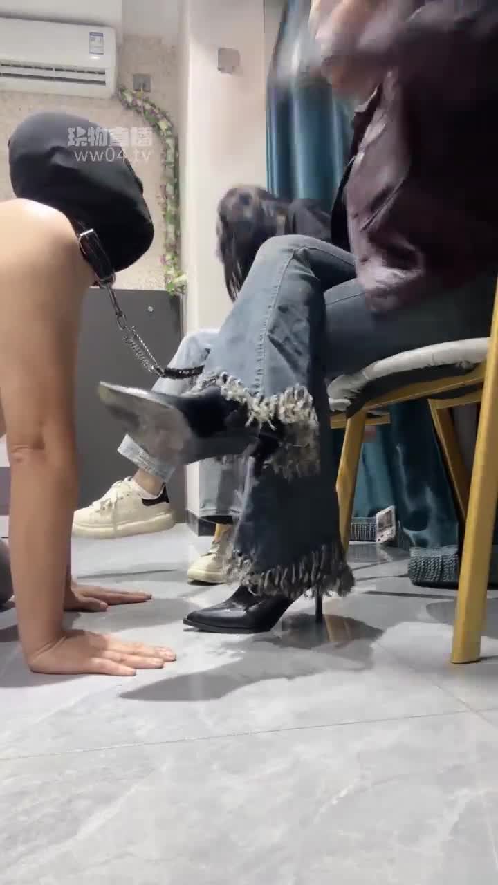 戚戚 双主狠踢档 暴力耳光 虐乳 白袜除臭猛吸